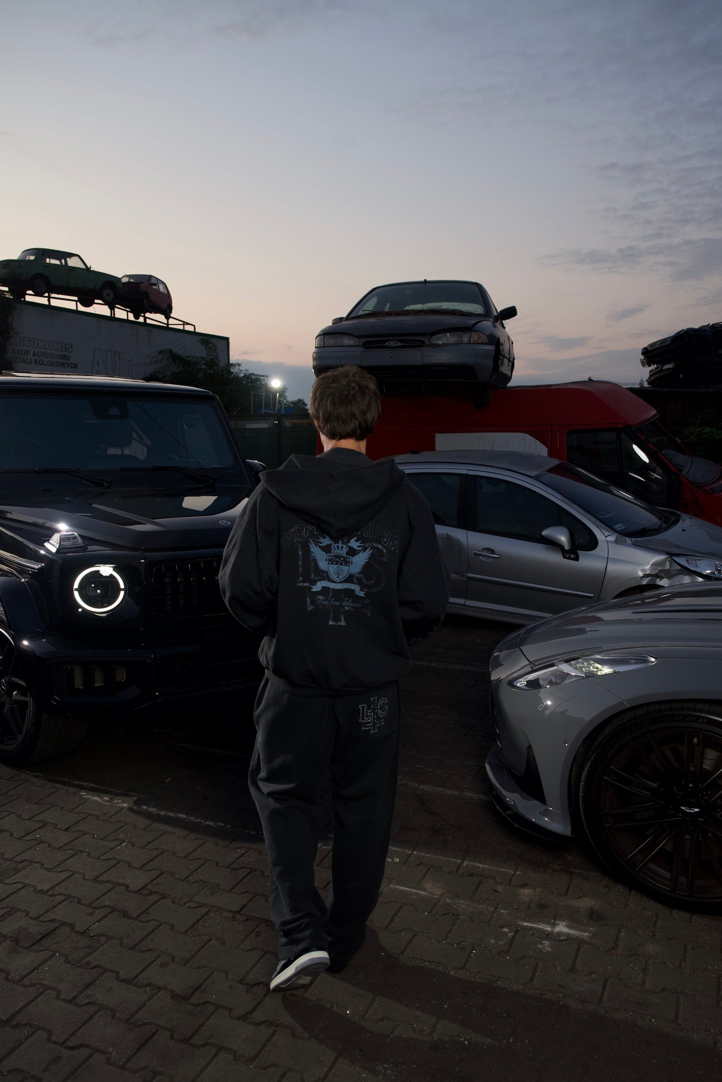 VINTAGE BLACK OVERSIZED ZIPPED HOODIE