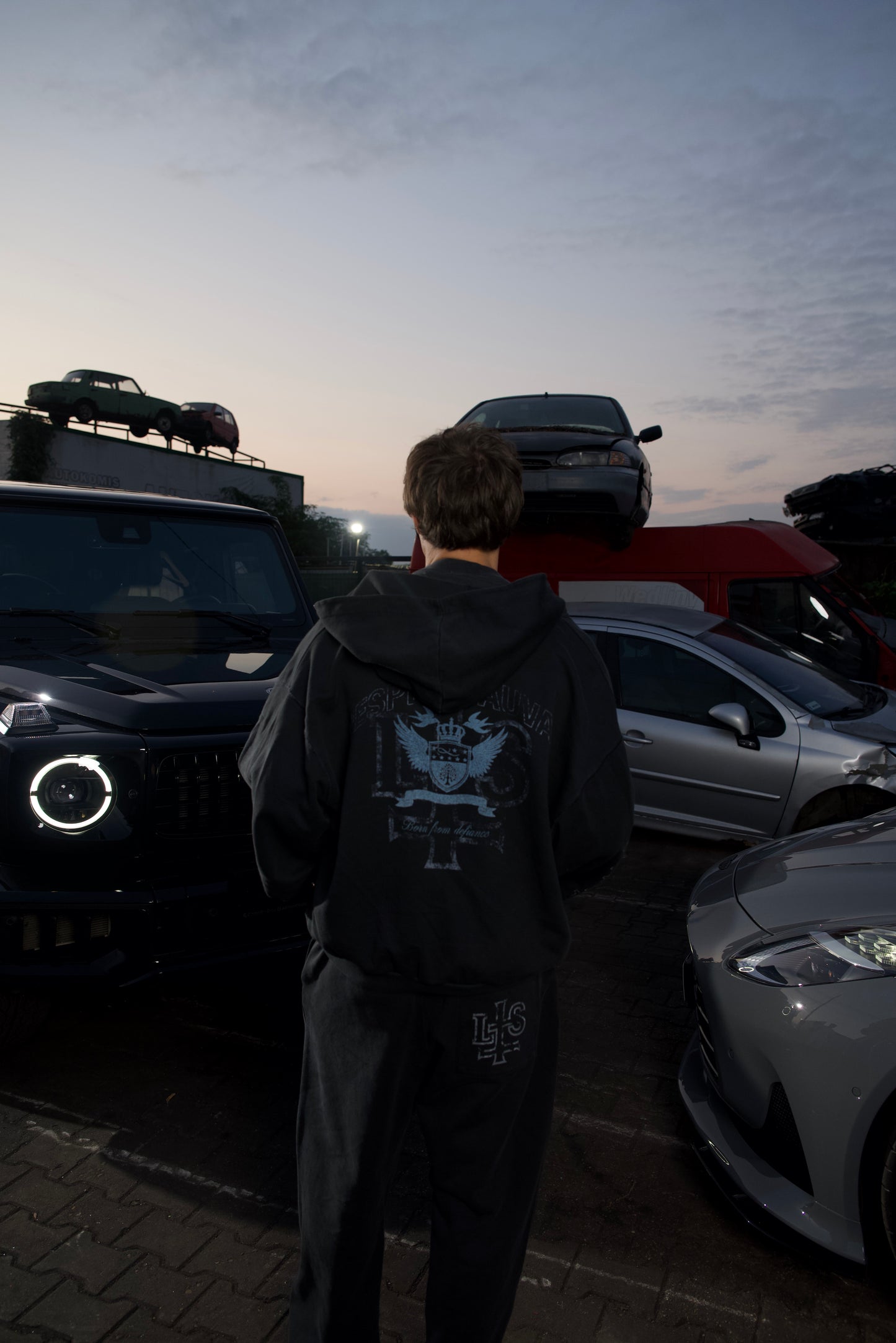 VINTAGE BLACK OVERSIZED ZIPPED HOODIE