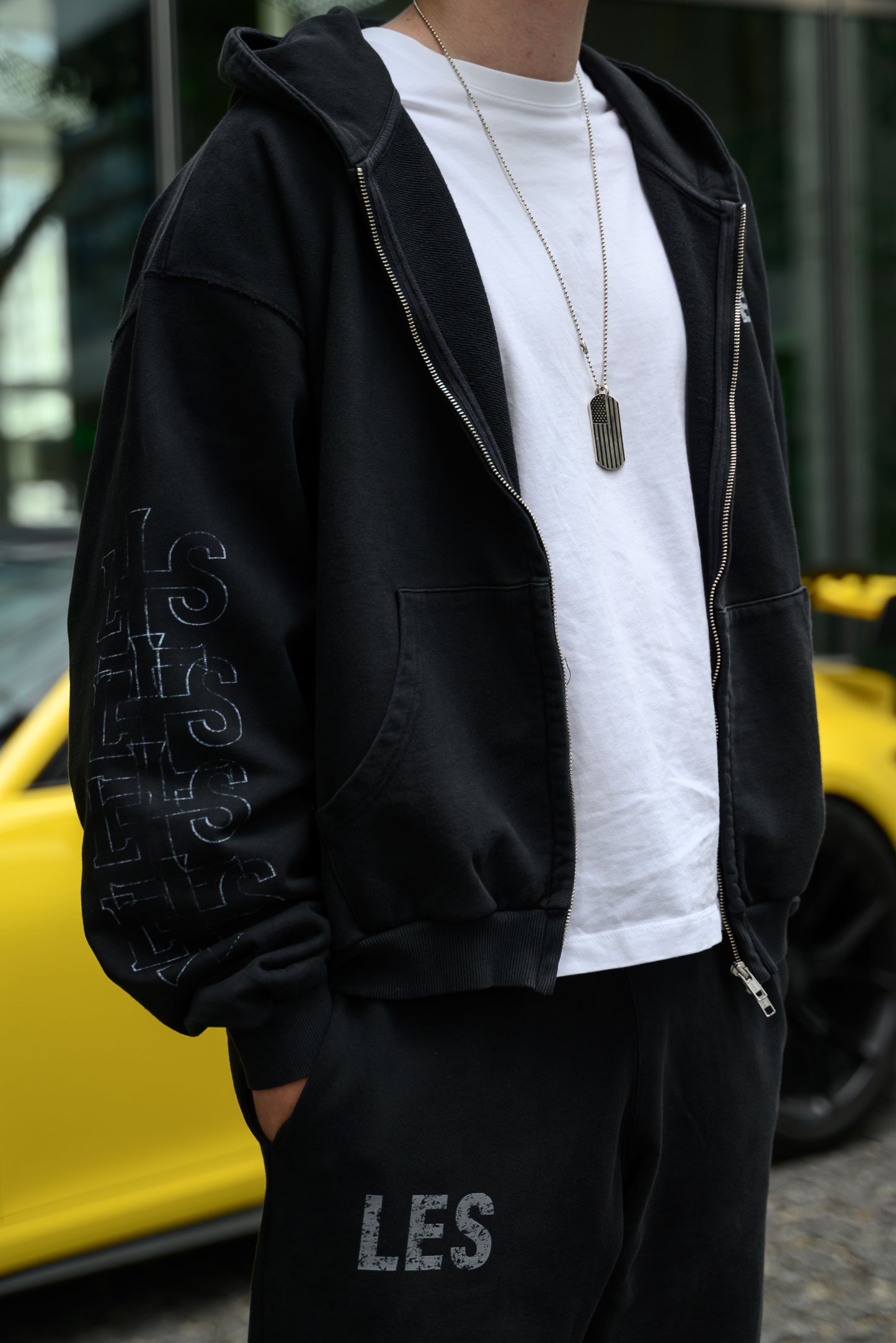 VINTAGE BLACK OVERSIZED ZIPPED HOODIE