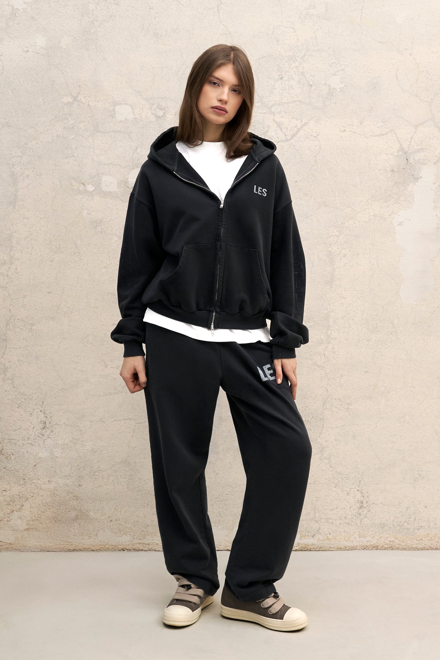 VINTAGE BLACK OVERSIZED ZIPPED HOODIE